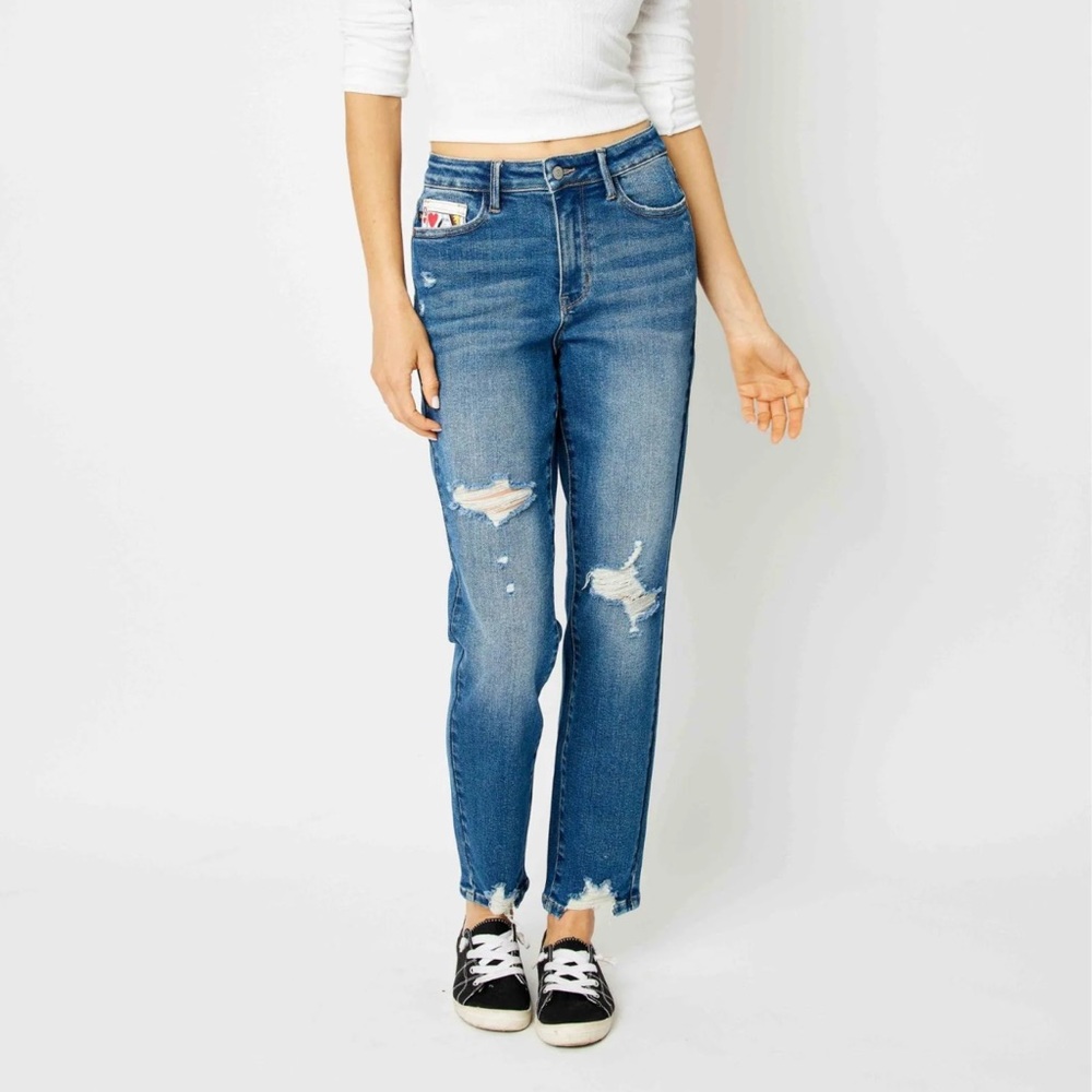 NEW Judy Blue Queen of Hearts Boyfriend Jeans Distressed Relaxed Fit